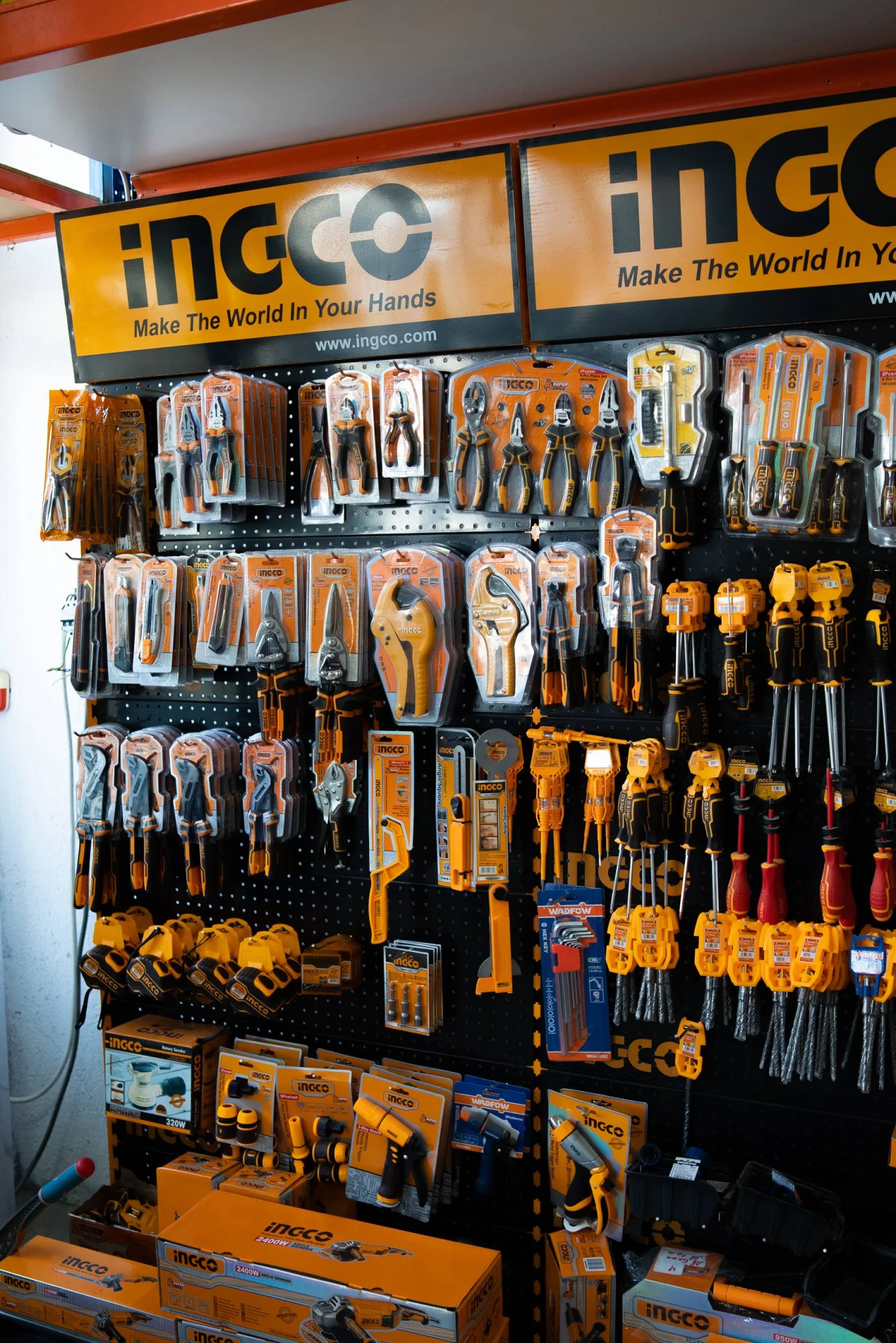 Söwda nokady Ak Tam